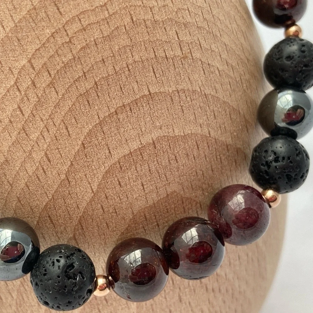 𝅺Garnet and Lava Stretch Beaded Bracelet